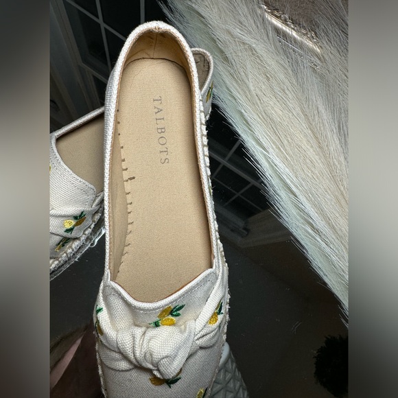 [[NWOT]] TALBOTS IZZY LEMON KNOTTED CANVAS ESPADRILLES // Size 9 - Picture 3 of 7